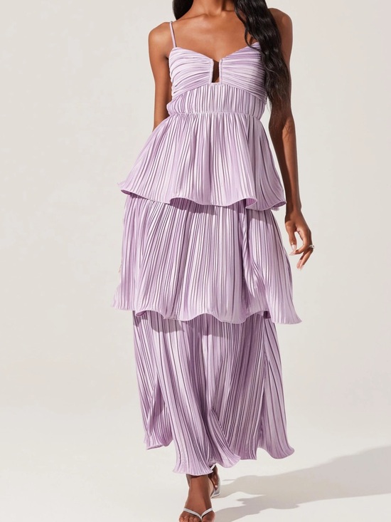 Astr Dresses & Skirts - Astr Tiered Pleated Maxi Dress in Lilac 🐣